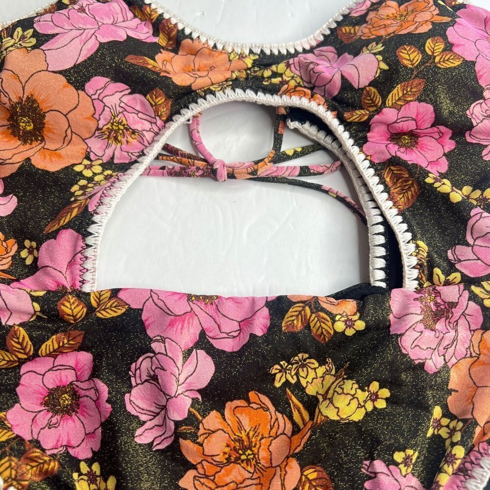 VICTORIA'S‎ SECRET SWIM Ruffle One-Piece cheeky Swimsuit w/ Crochet cut out XL - Picture 9 of 13